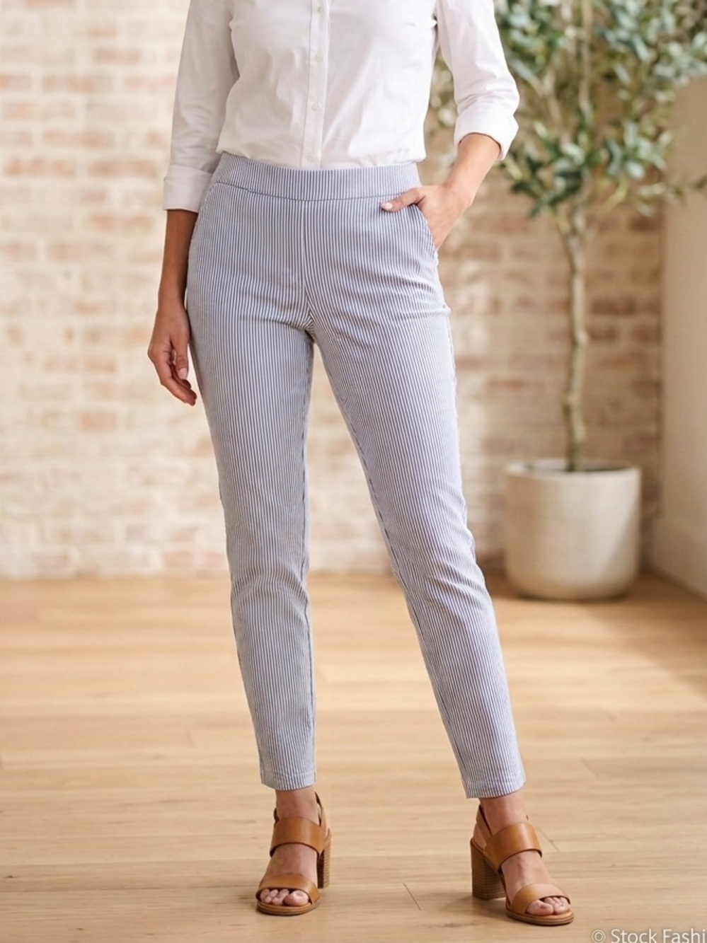 Nanette by Nanette Lepore Navy White Pinstripe Pull On Ankle Pants Size Medium